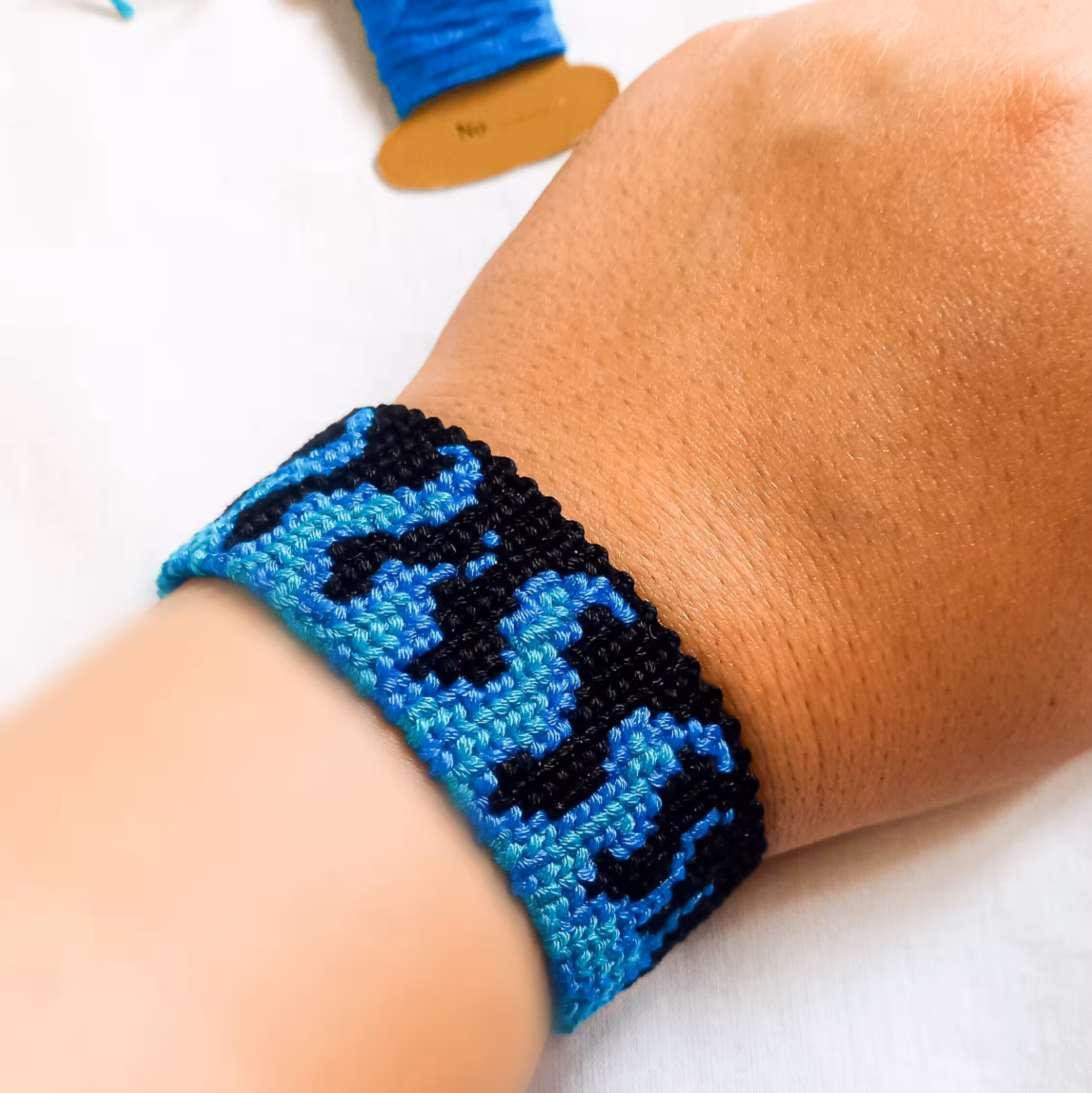 دستبند دوستی بافت طرح شعله های آتش2