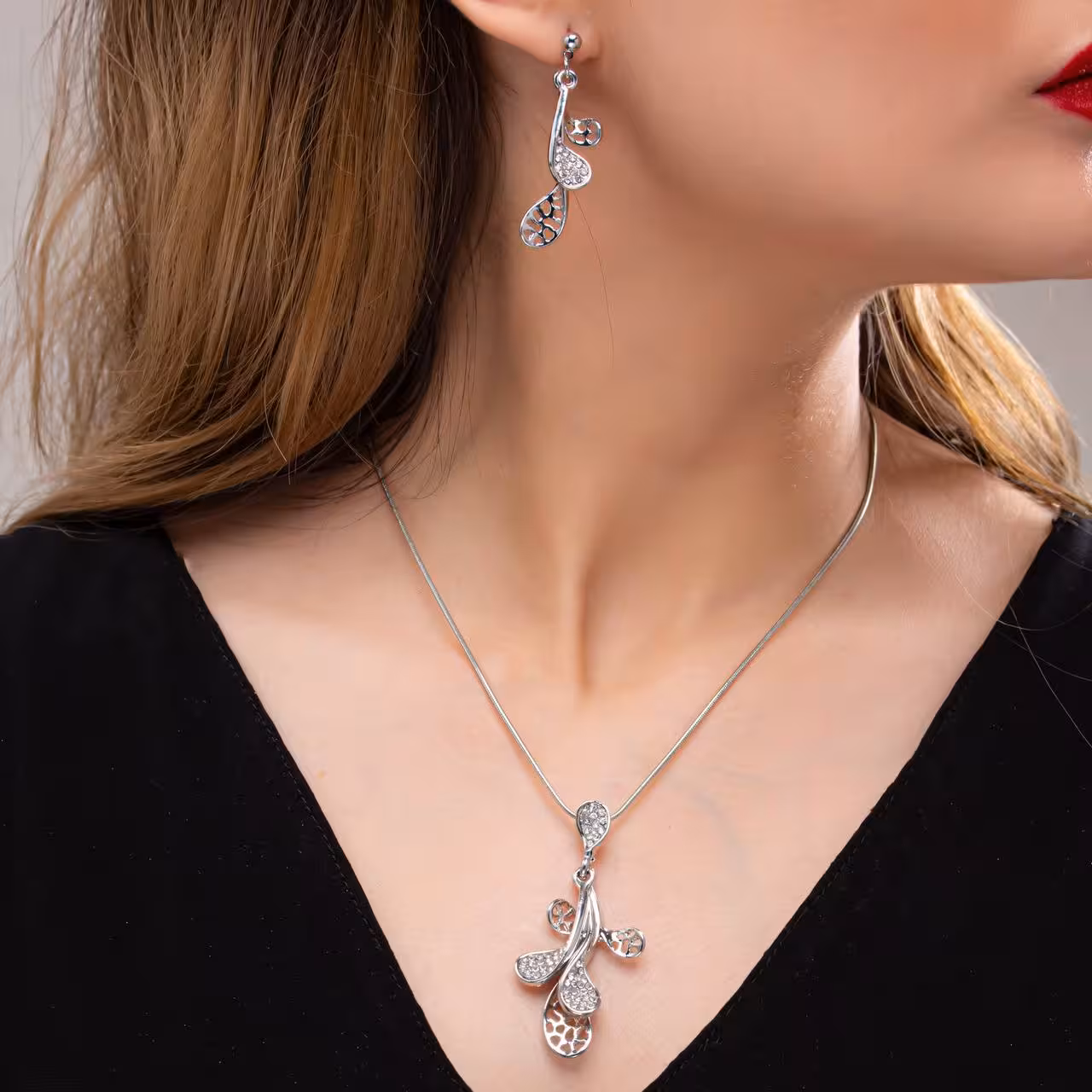 نیمست نگین دار