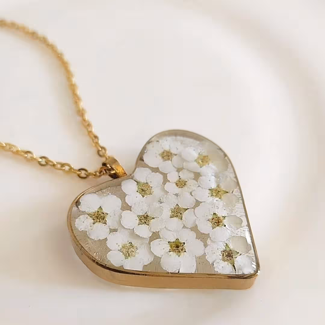 گردنبند شکوفه سفید قلب