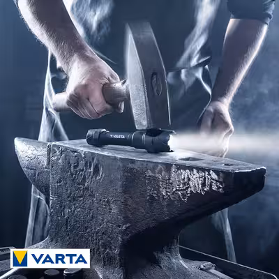 چراغ قوه دستی وارتا مدل F20 PRO به همراه باطری مجموعه 3 عددی