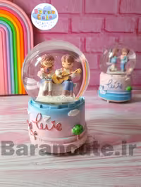 گوی موزیکال پمپی برفی چراغ دار سایز بزرگ طرح عاشقانه و گیتار