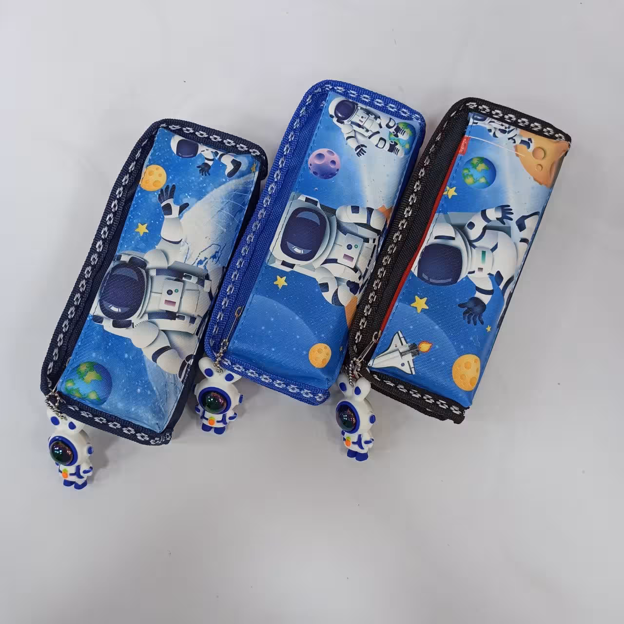 جامدادی 2زیپ آویزدار فضانورد برزنتی