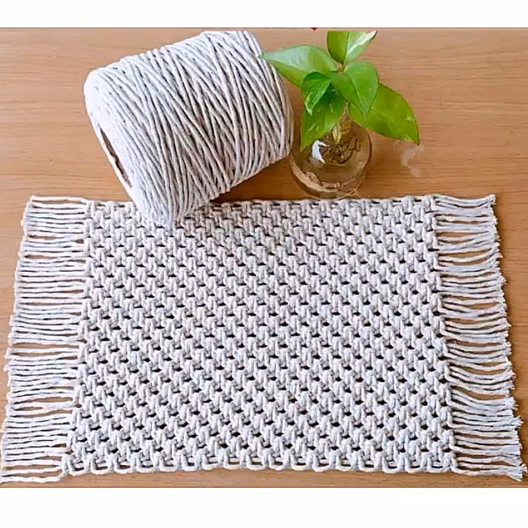 زیربشقابی مکرومه