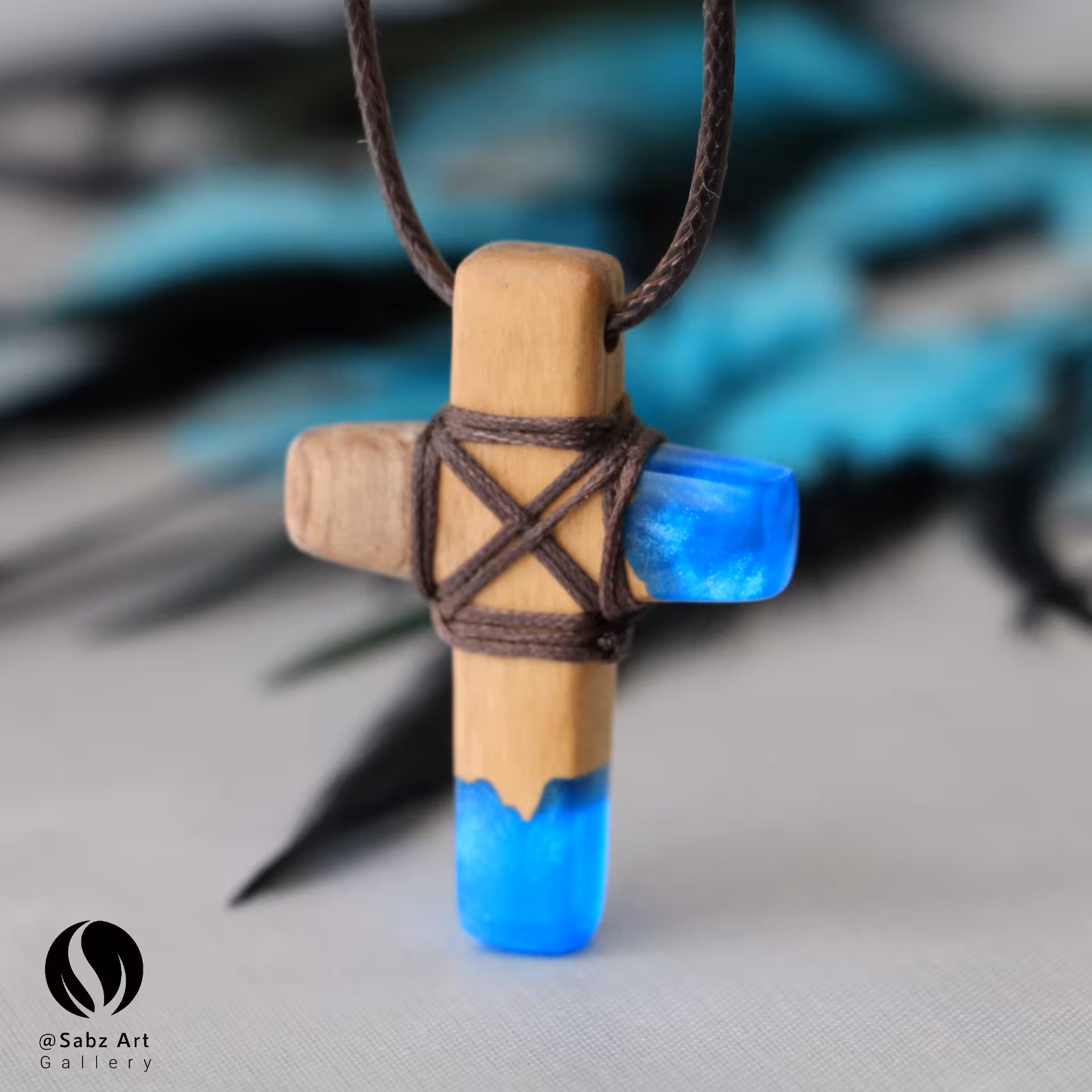 گردنبند چوبی و‌ رزینی کهکشانی