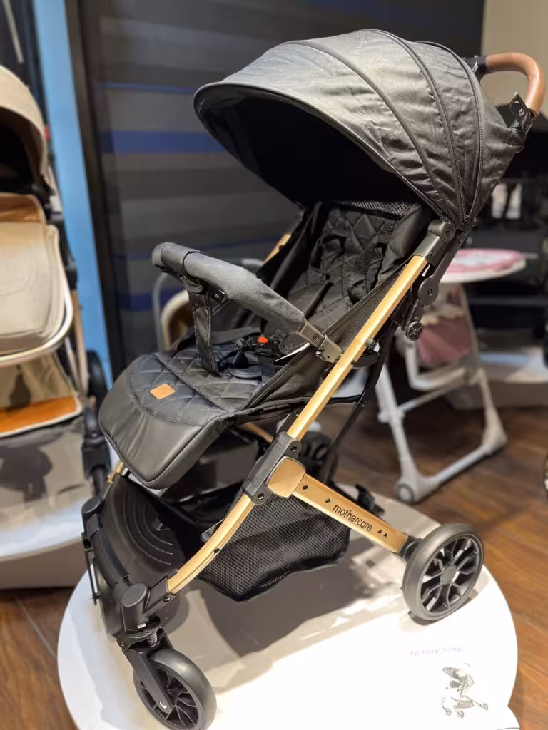 کالسکه مادرکر مسافرتی کابین سایز دسته چمدانی مشکی-طلایی mothercare