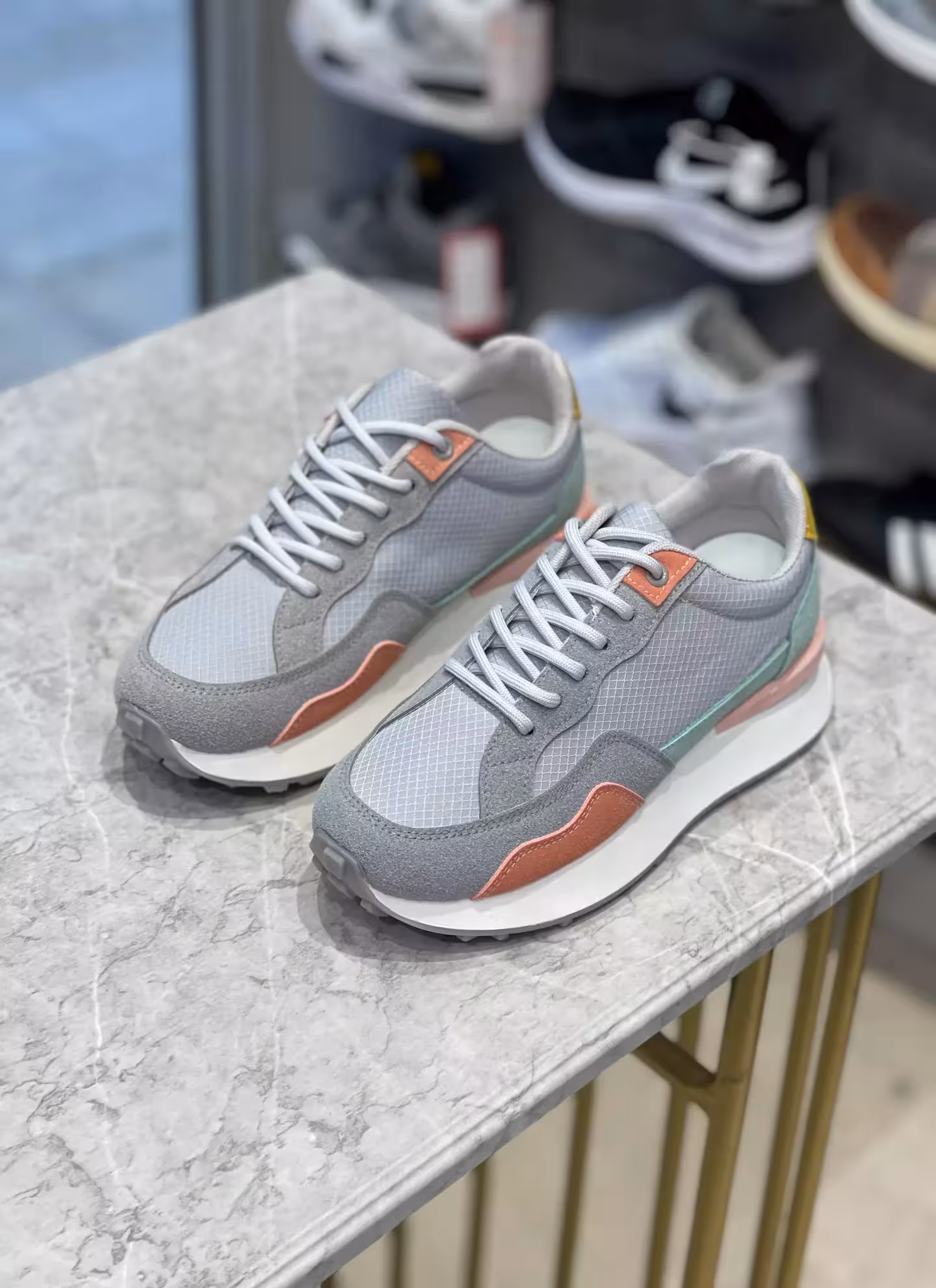 کتونی وارداتی کد m5175 رنگ طوسی سایز 39