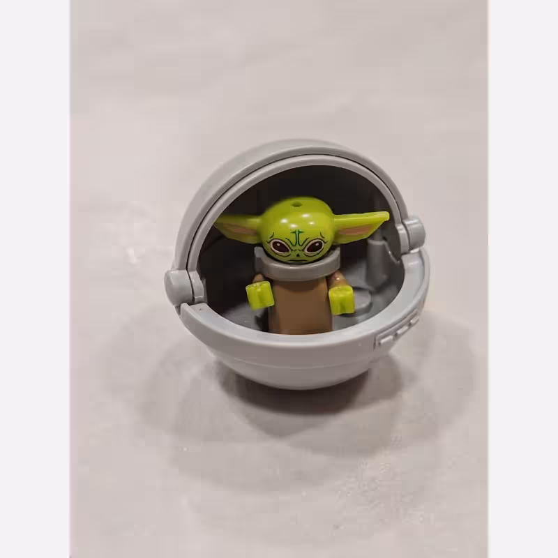 لگو بی بی یودا داخل گوی وارداتی