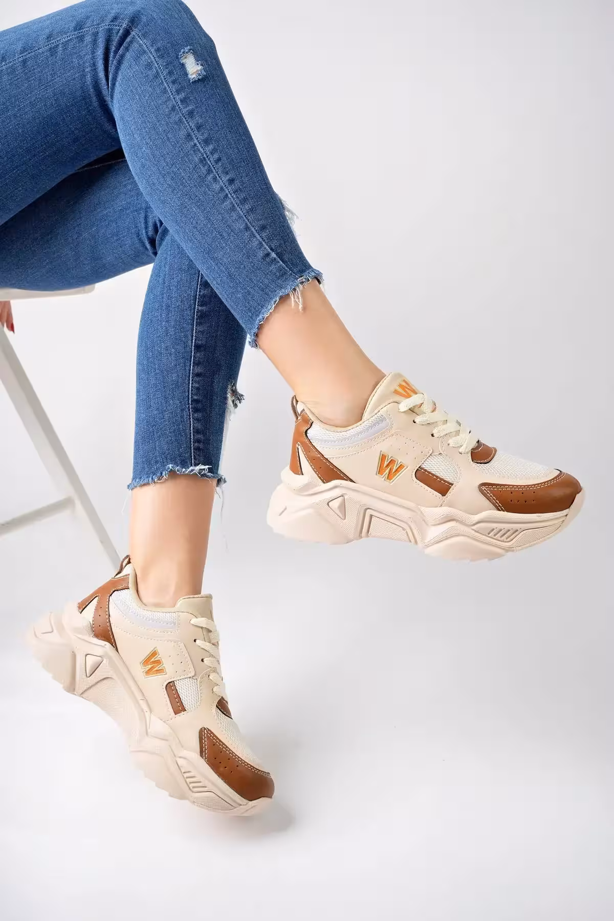 کفش ورزشی و روزمره طبی زنانه با کفی بلند