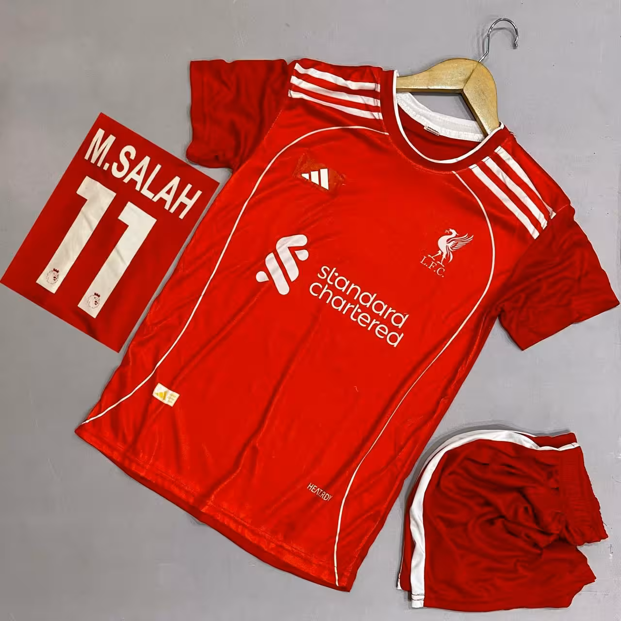 کیت اقتصادی بچگانه و بزرگسال صلاح لیورپول   فیلم محصول