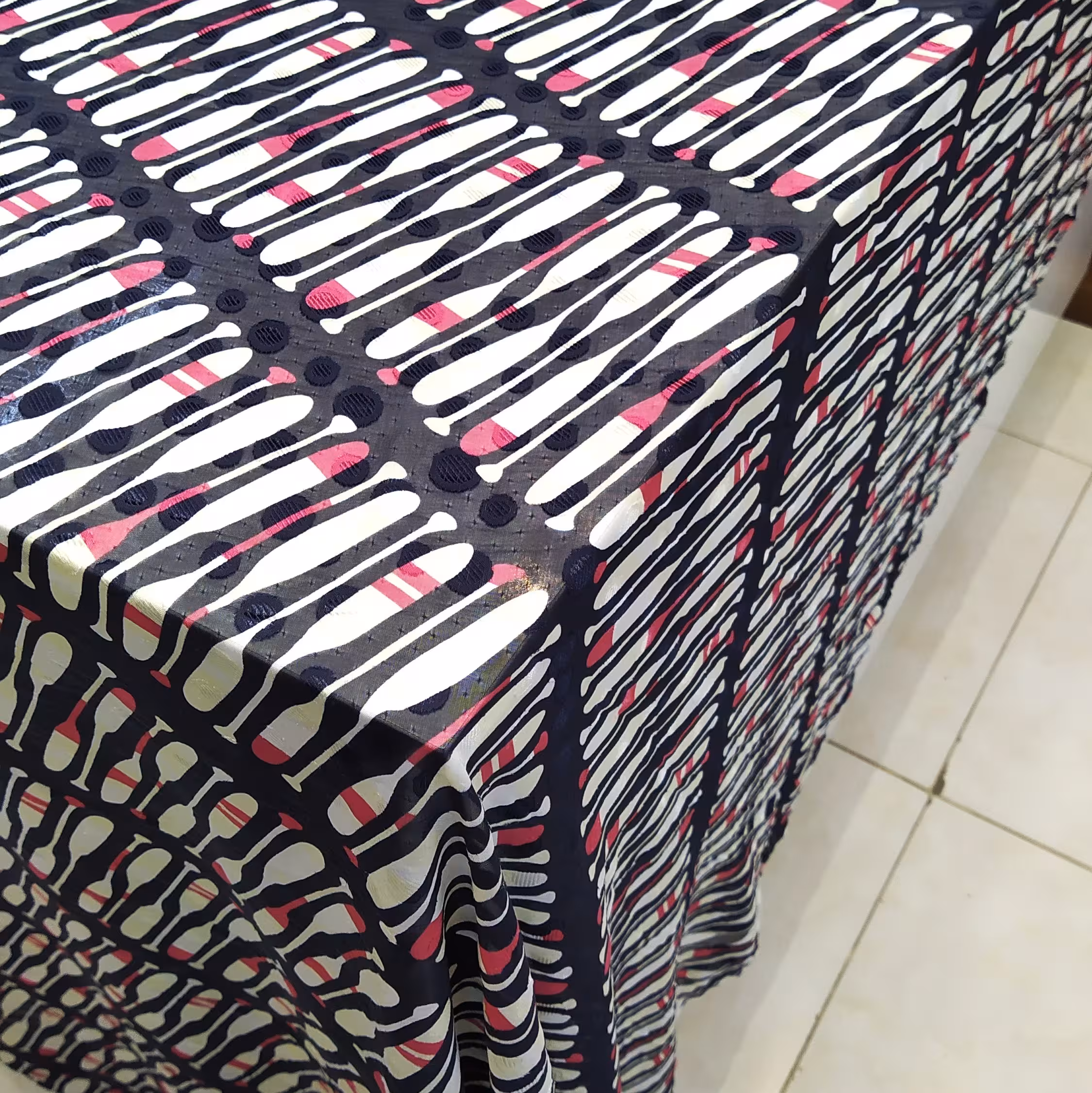 پارچه حریرژوژت اشکی طرح هندسی عرض150سانت متری125هزارتومن