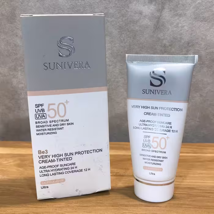 کرم ضد آفتاب سانیورا SPF50 مدل 01 بی رنگ سبک