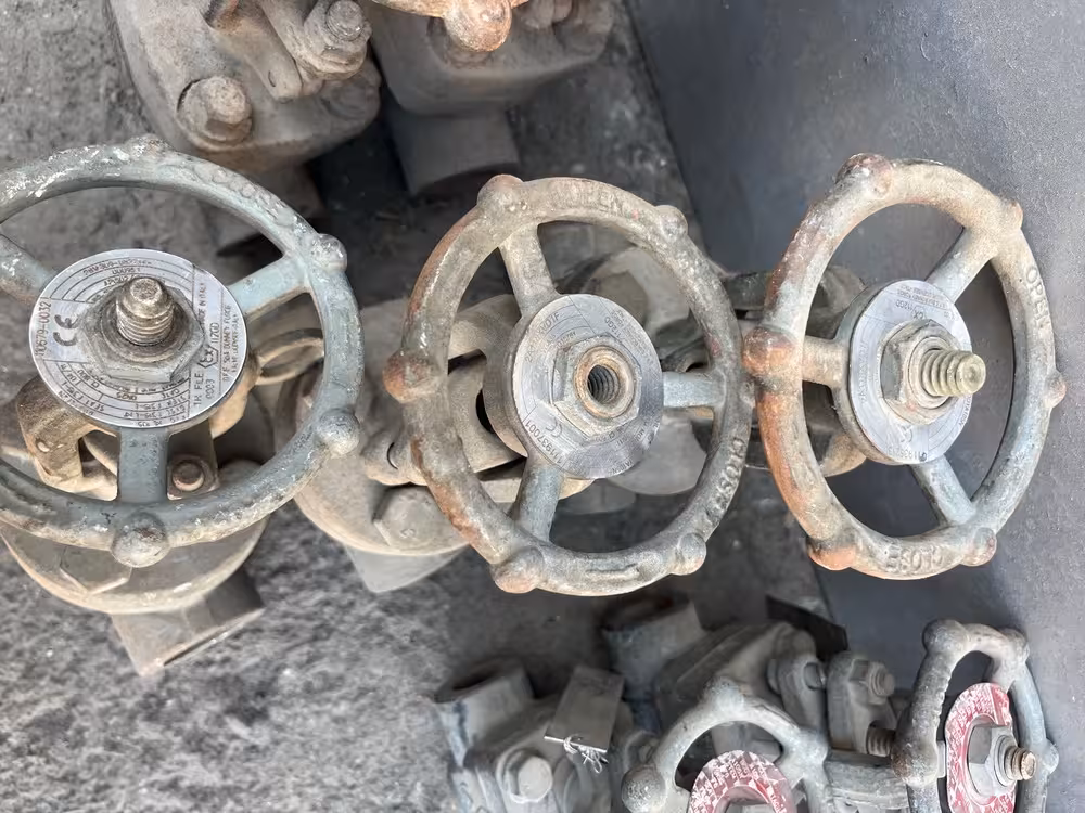 شیر کشویی 1 اینچ ساکت ولد کلاس 300 از جنس DN 25 SAET F316L  STEM F316L DISC F316L/HF BODY A105N