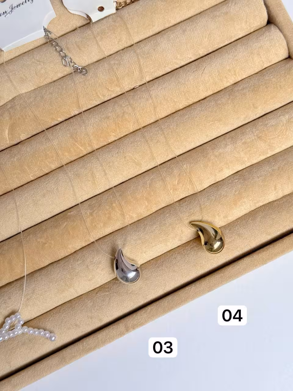 کالکشن گردنبندبندنامرئی1287 گردنبند بندنامرئی/مراقبتی/ضدحساسیت/هرگونه بدلیجات از موادشوینده عطر ادکلن استخر عرق اسیدی دور باشند