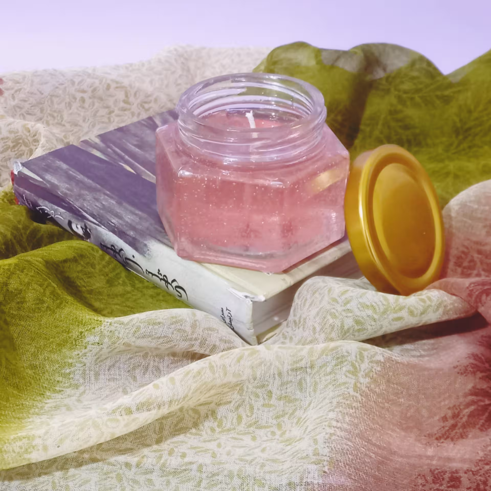 شمع  ژله‌ای جارشیشه ای معطرشده باعطرگل نسترن 