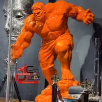 مجسمه هالک خشمگین بزرگ