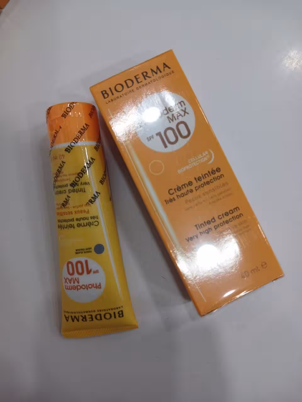 ضد آفتاب رنگی 100درصد بیودرما