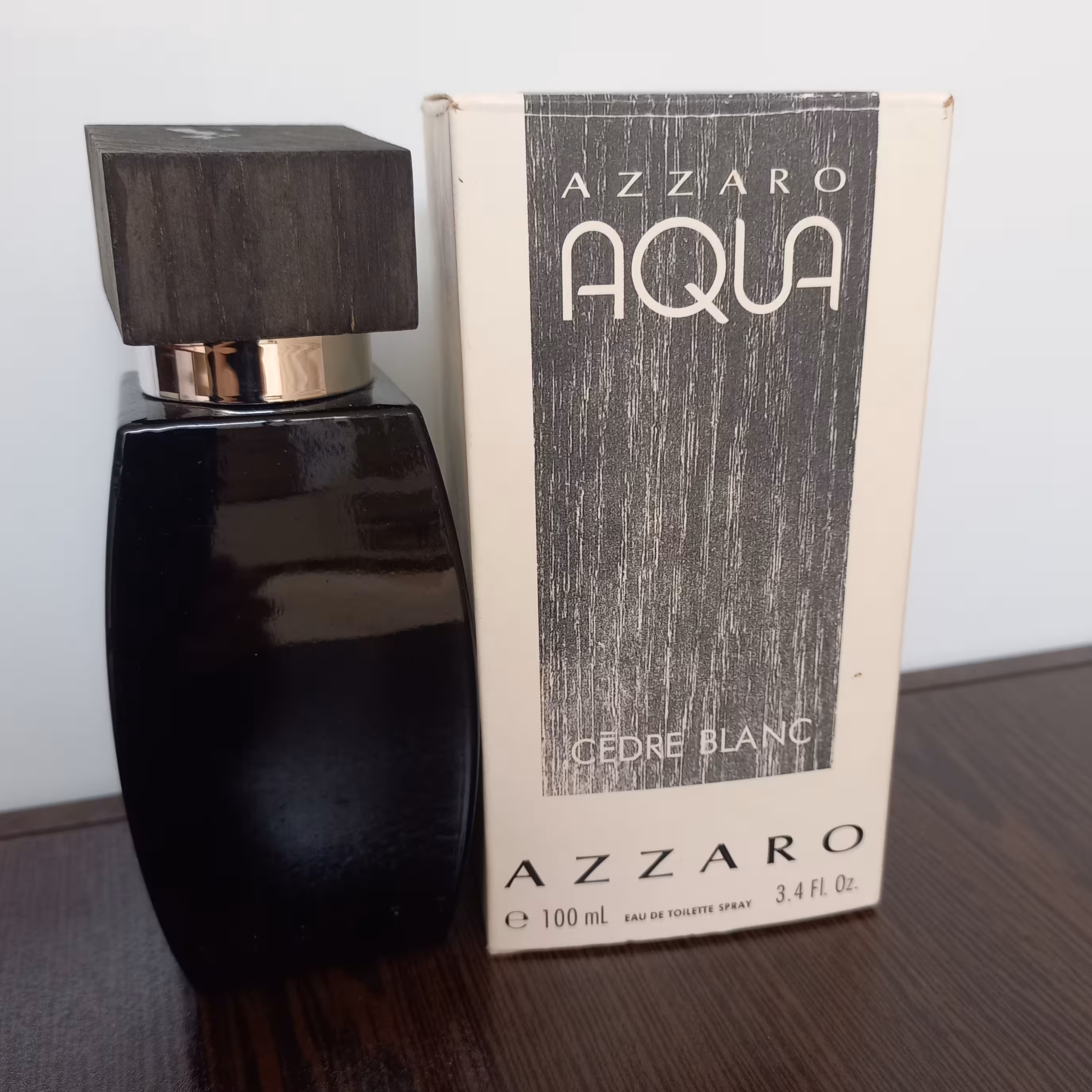 ادکلن آزارو مردانه مشکی باماندگاری بالا وبوی دلنشین 