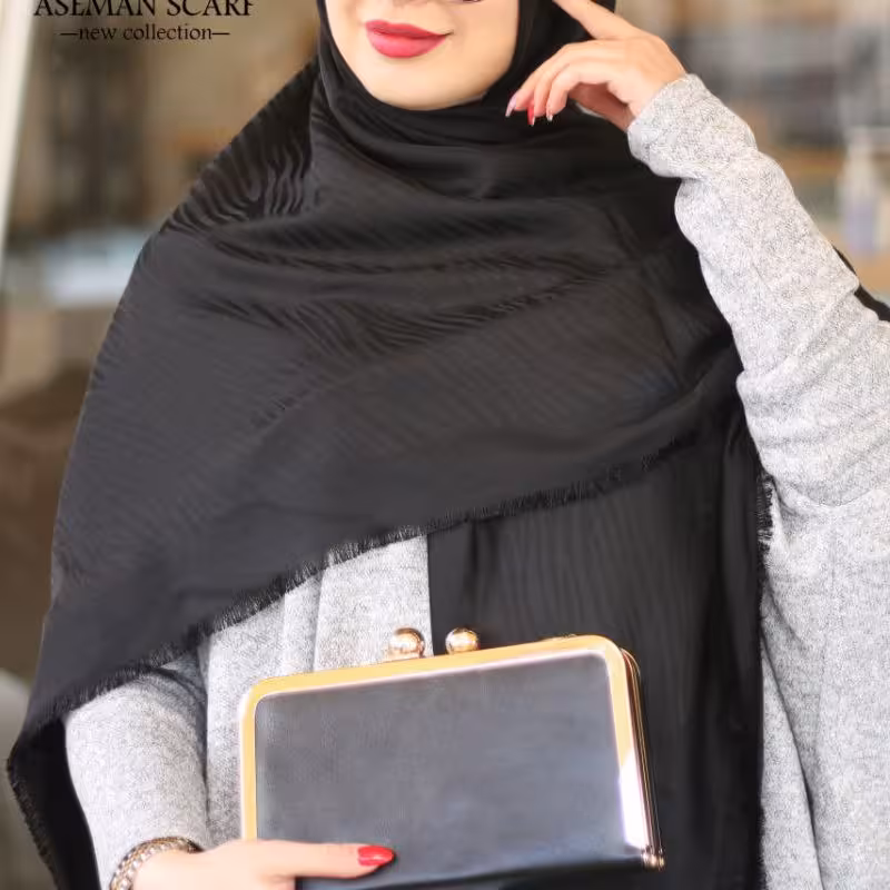 روسری مشکی نخ ژاکارد قواره 140با طرح بندی متنوع