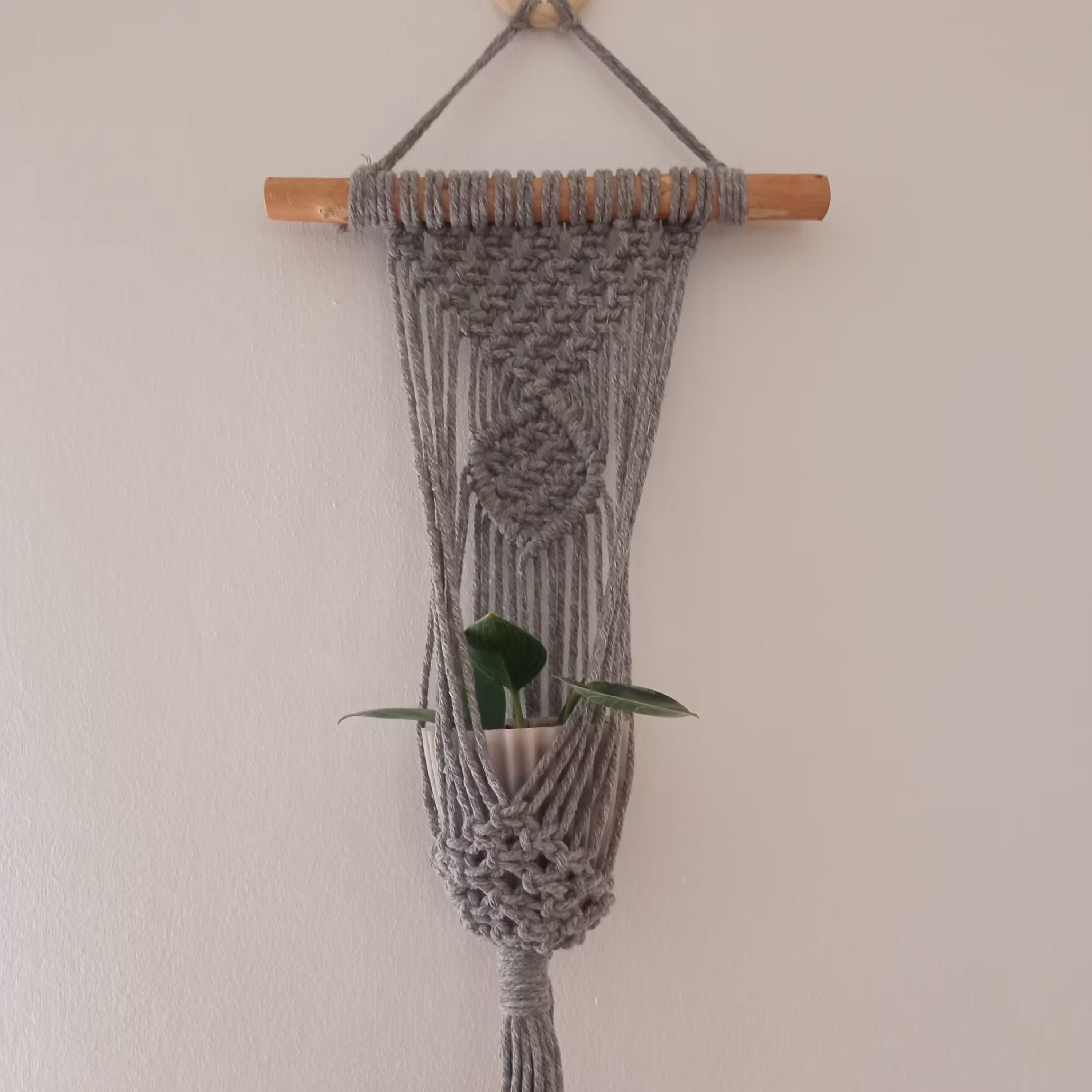 آویز گل مکرومه سفارش مشتری عزیزم تماما کار دست با تضمین کیفیت 