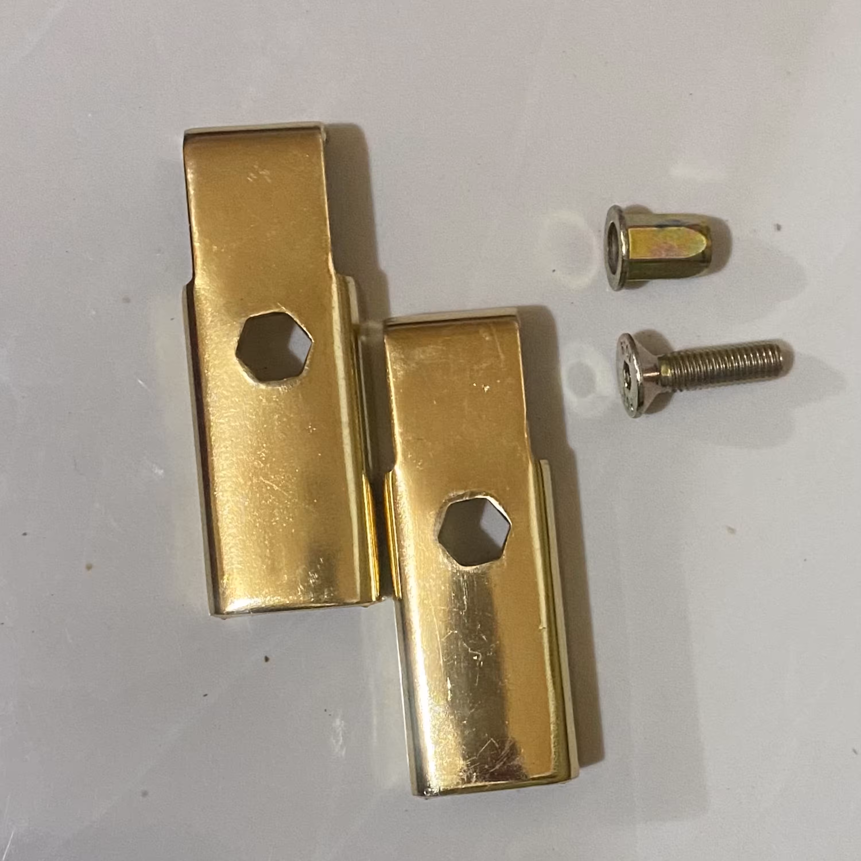 بست طلایی با ورق ضخامت 3 میلیمتر 