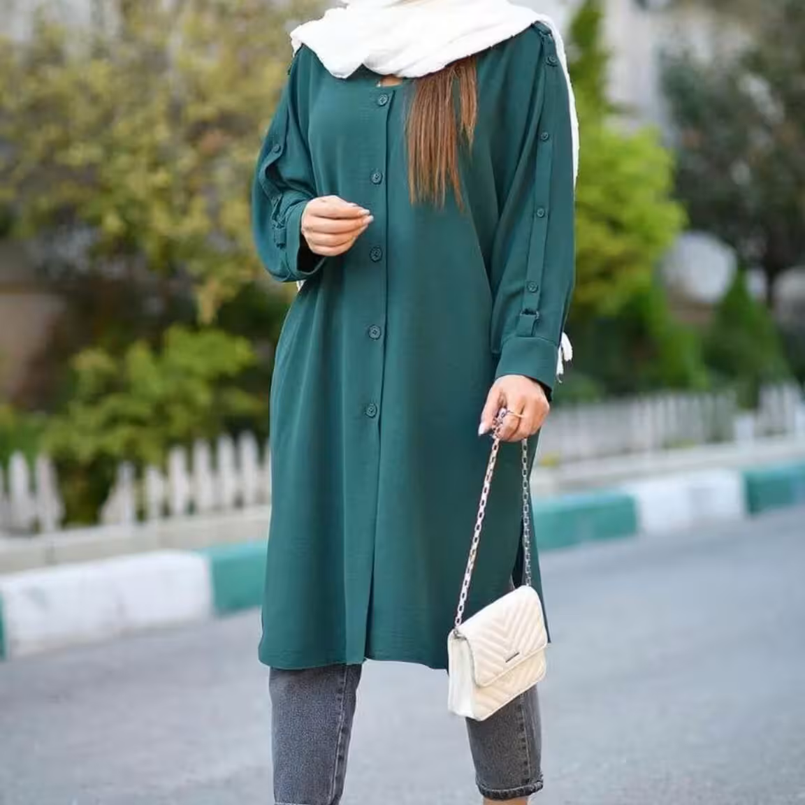 مانتوزنانه بلند دکمه دار ابروبادی