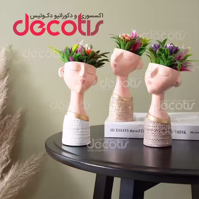 گلدان دکوری دختر مهربان با گل مصنوعی