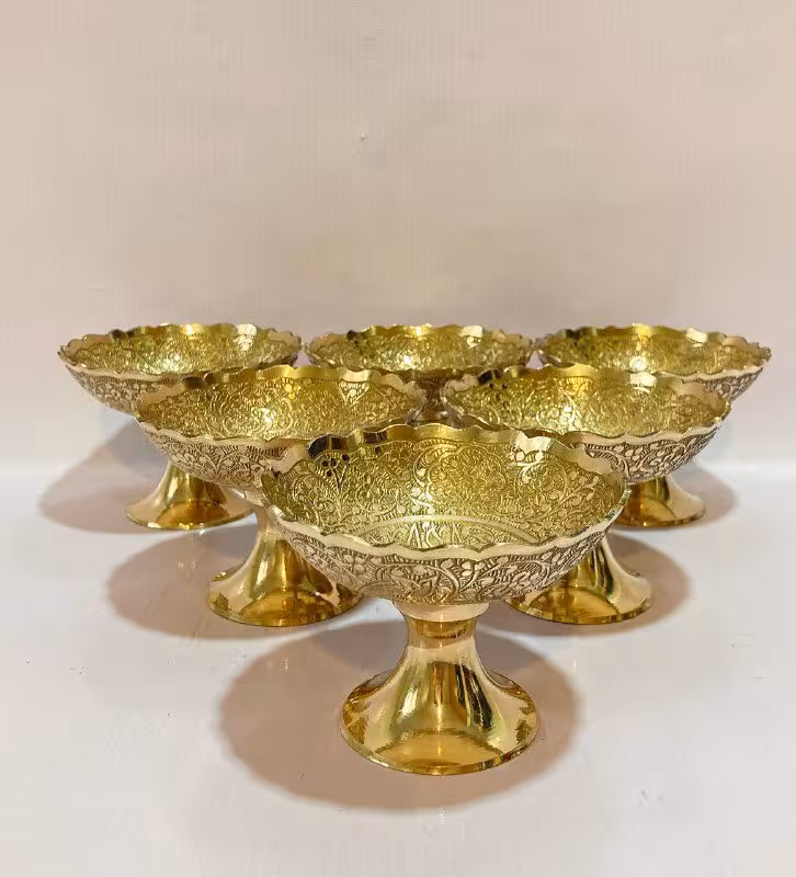 کاسه پایه دار برنجی طرح طوطی ده سانت