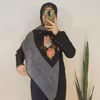 روسری نخی گارزا مشکی گلدارحاشیه پیچازی قواره 140 بهاری و تابستانی 