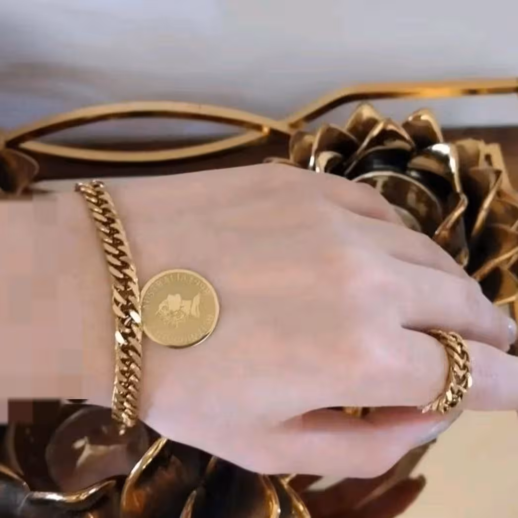  دستبند و انگشتر کارتیر طلایی الیزابت استیل