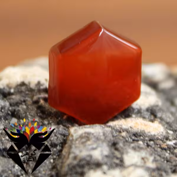 نگین عقیق قرمز شش ضلعی مناسب حکاکی انواع دعا کد N_1613
