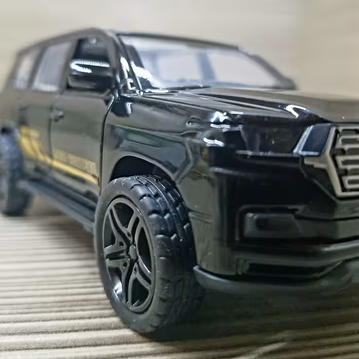 ماشین بازی مدل فلزی لندکروز طرح land criuser