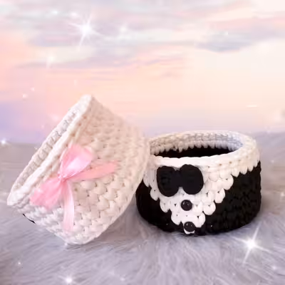 سبد قلاب بافی تریکو طرح عروس و داماد کد 80065 مجموعه 2 عددی