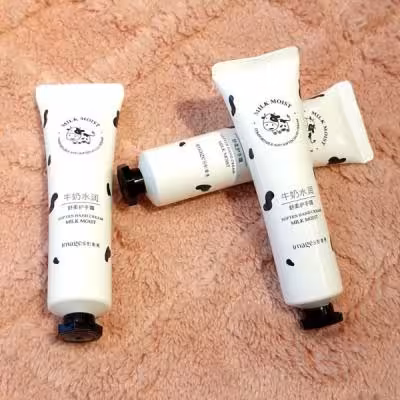 کرم روشن کننده و مرطوب کننده شیر گاو ایمجز