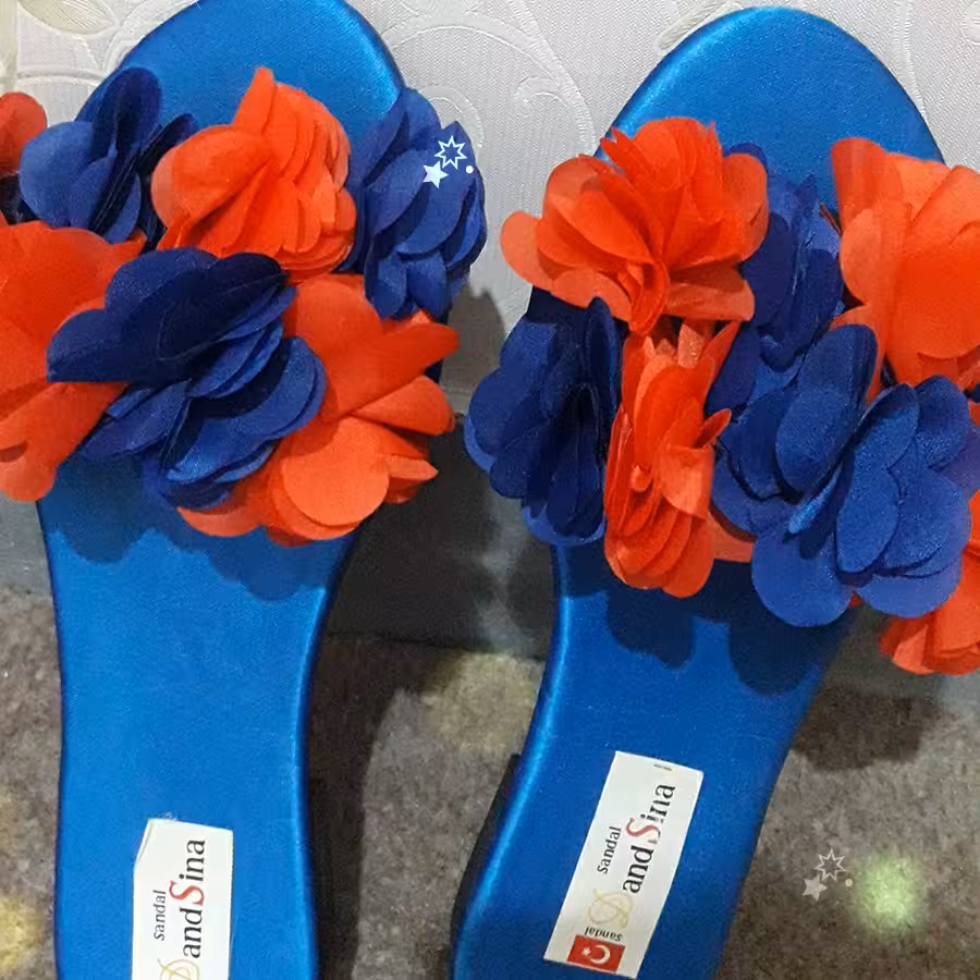 دمپایی روفرشی مدل گلدار. کف تخت و بدون پاشنه. رنگ سورمه ای و قرمز.سایزبندی از 37 تا40 
