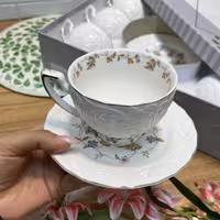 ست چایخوری 12 پارچه گل‌دار کد 6111 | فنجان و نعلبکی چینی طرح با نقش برجسته و گل‌های ظریف