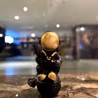 آباژور فضانورد روی ماه (پس کرایه)