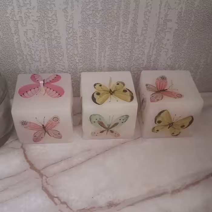 شمع مکعبی دستساز طرح پروانه معطر
