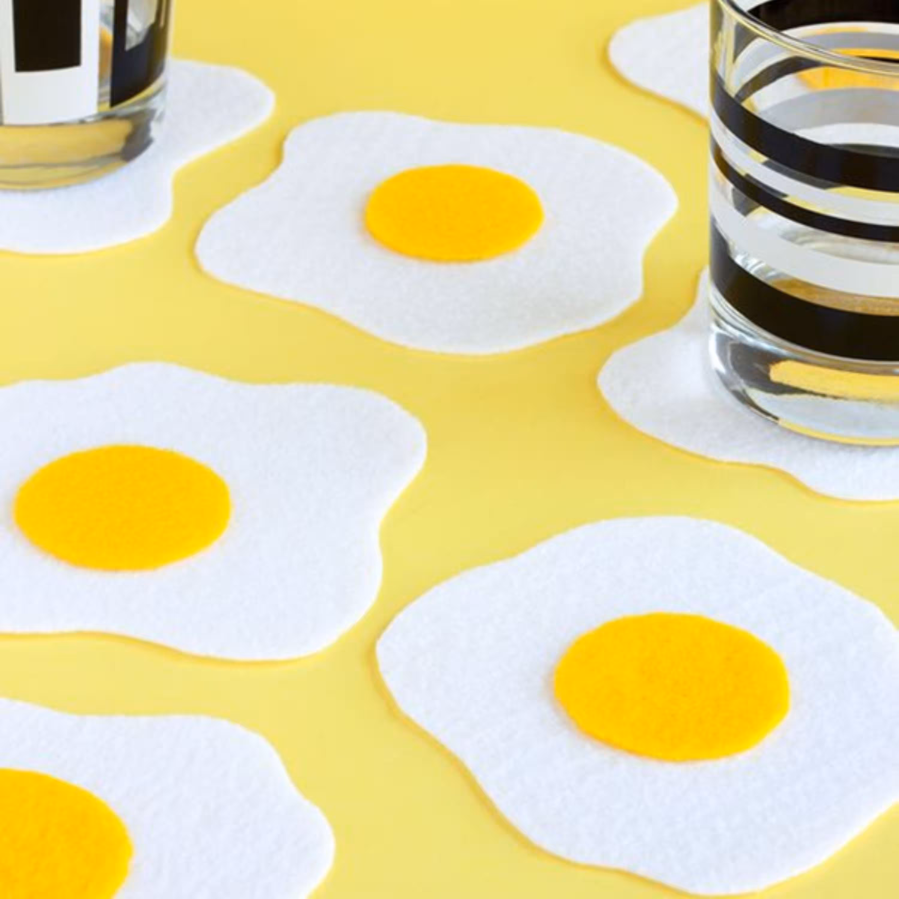 زیر لیوانی نمدی ( طرح نیمرو فانتزی )