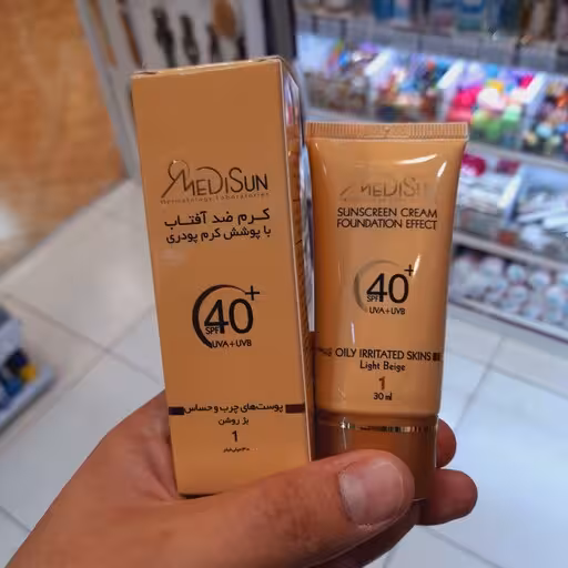 کرم ضد آفتاب مدیسان با پوشش کرم پودری پوستهای چرب و حساس بژ روشن 1