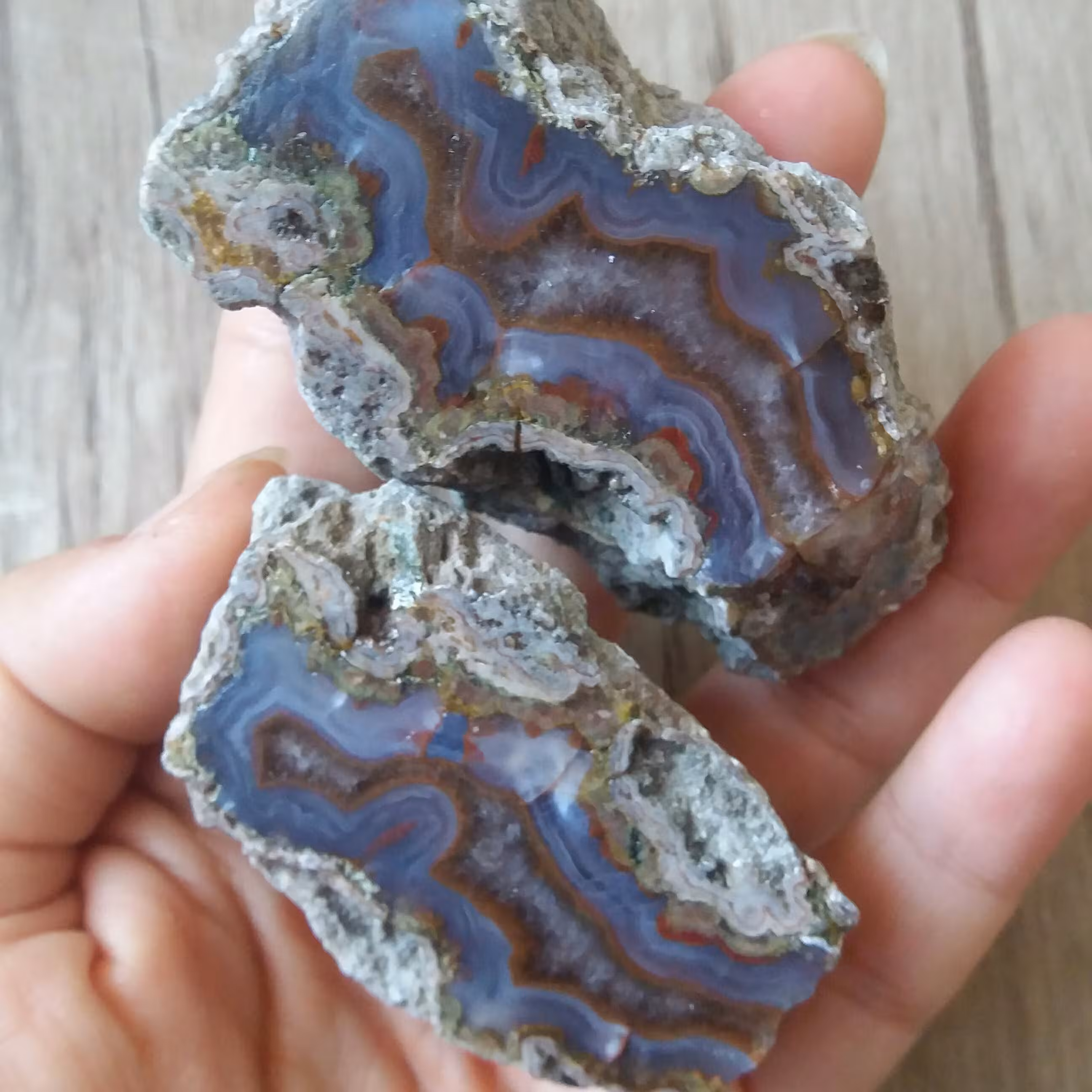 سنگ عقیق بسیار خوشرنگ و کمیاب سنگ خاص مناسب کلکسیون با خواص بسیار سنگ عقیق 5 سانته