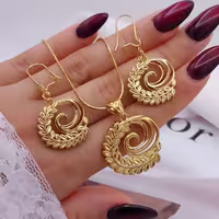 نیم ست زنانه طرح طلا برند H_M با زنجیر ونیزی کد 1696