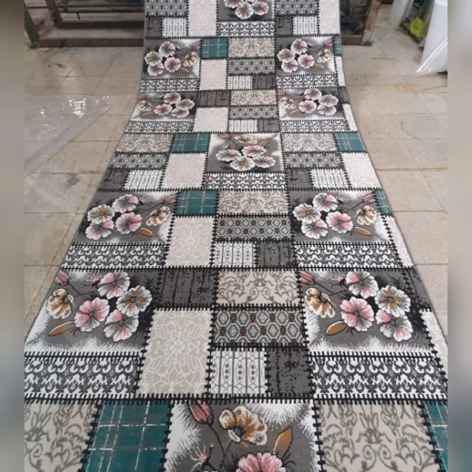 کناره فرش فانتزی  طرح گل سایز 1.5 در 4.5متر، 500شانه تراکم هزار گلبرجسته کیفیت درجه یک