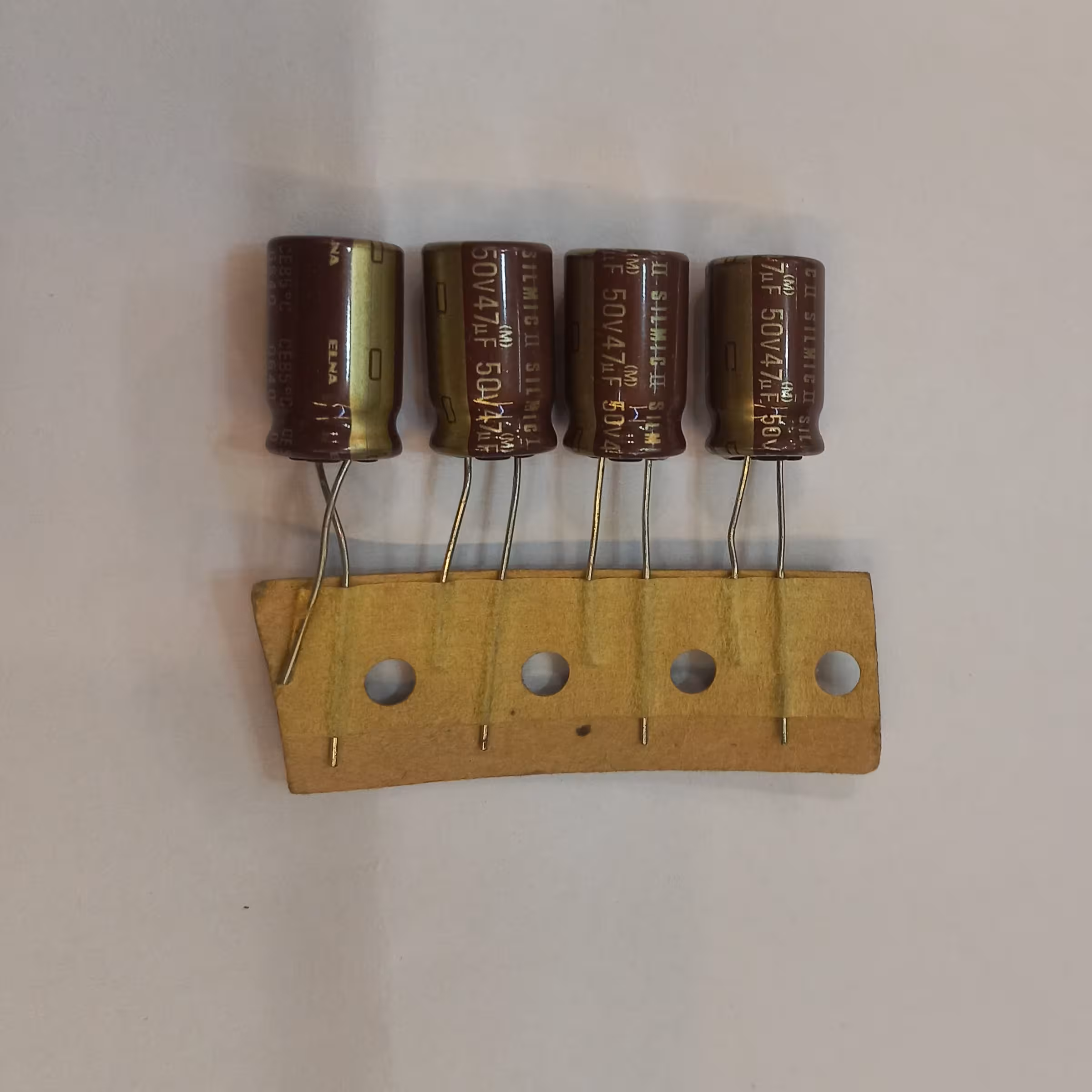 خازن سیلمیک 47 میکرو فاراد 50 ولت  بسته 10 عددی