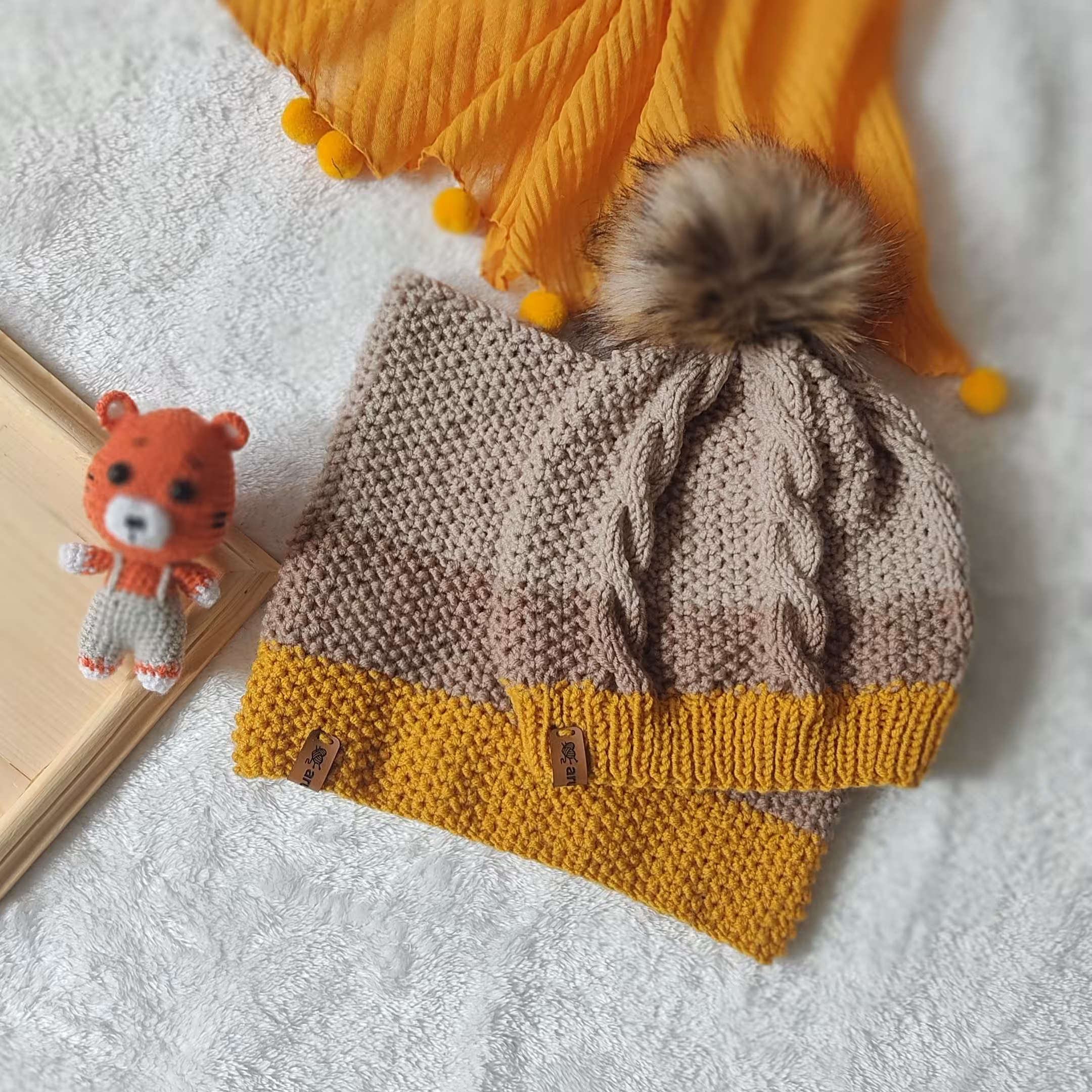 کلاه و شال گردن اسپرت