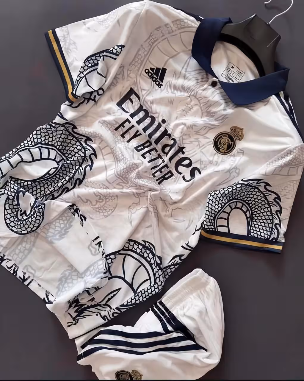 کیت کانسپت سفید دراگون رئال مادرید 2025 لوگو ژلاتین هواداری