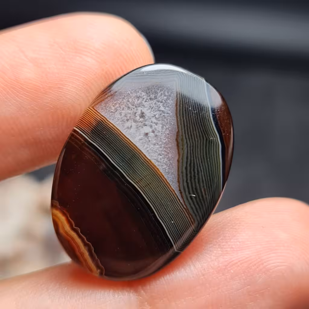 نگین فوق العاده زیبای سنگ عقیق خاص سلیمانیی اصل خراسانی با تراش فست
کد 27494