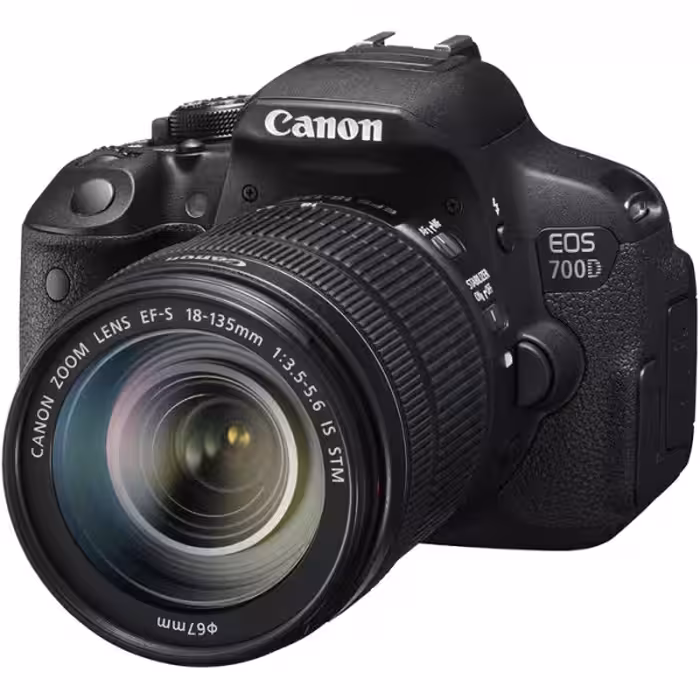دوربین عکاسی کانن Canon 700D با لنز 135-18 STM (کارکرده)