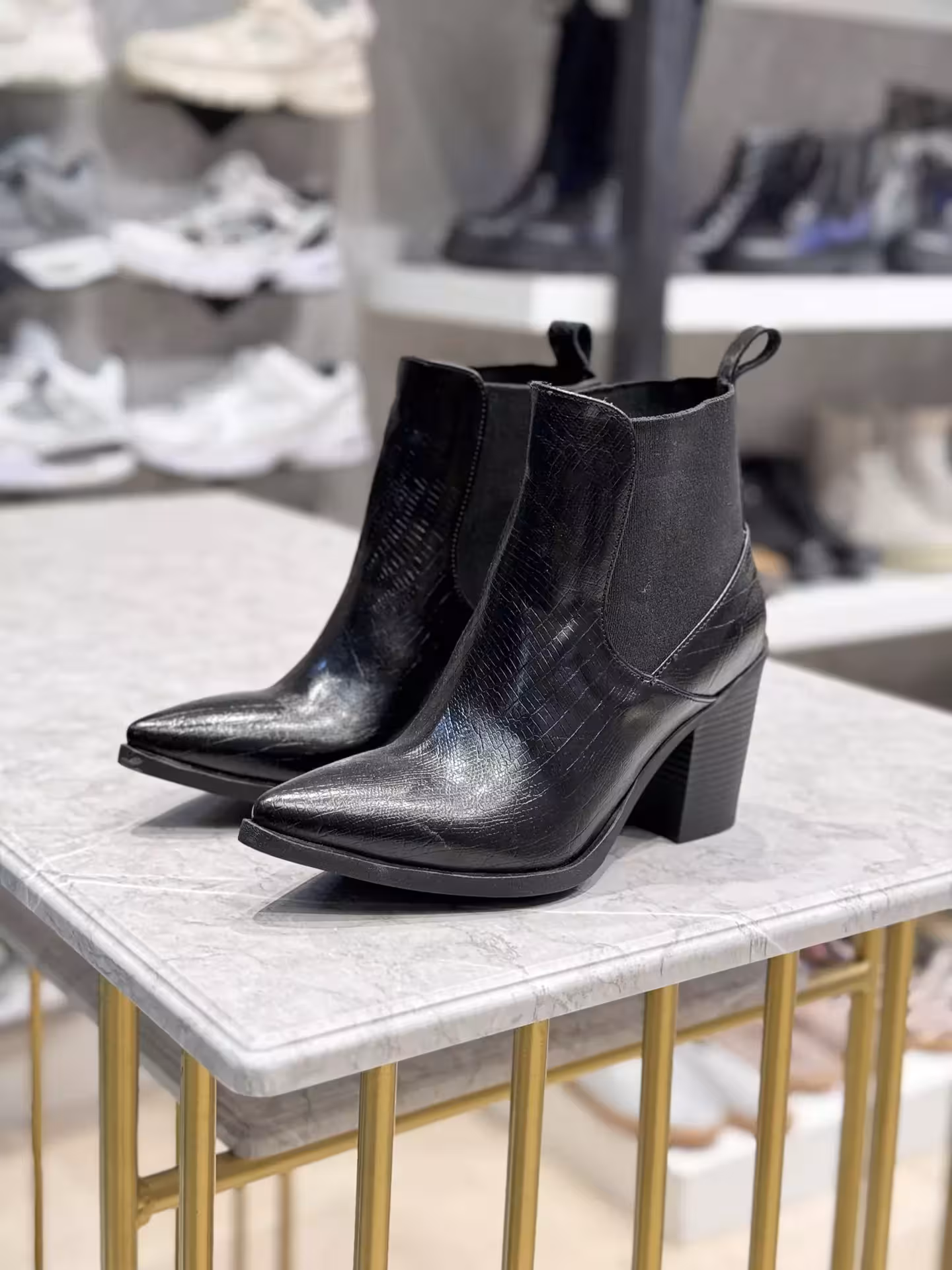 نیم بوت طرح دار پاشنه دار کد N4-118 رنگ مشکی سایز 39