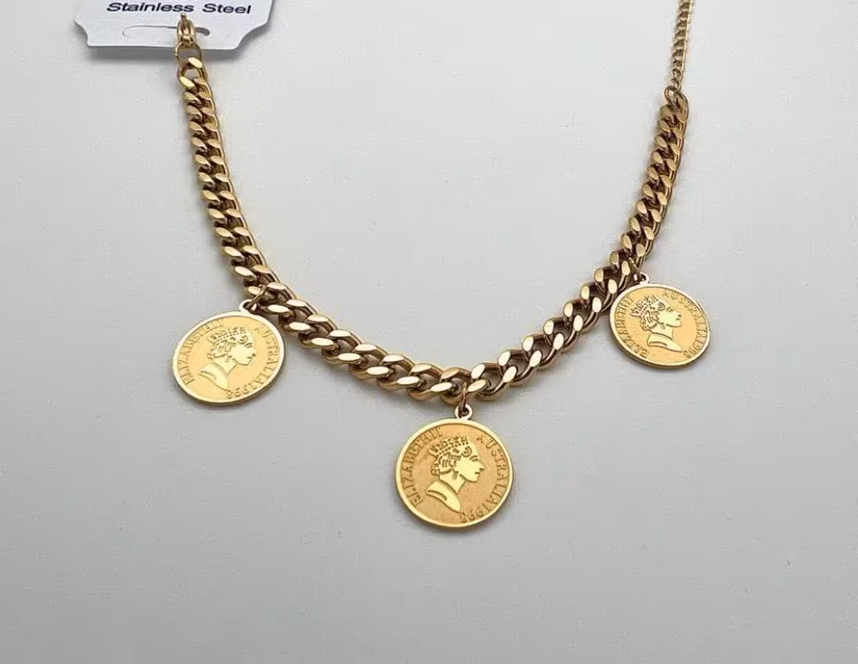 دستبند زنانه استیل طلایی آویزدار کد12754