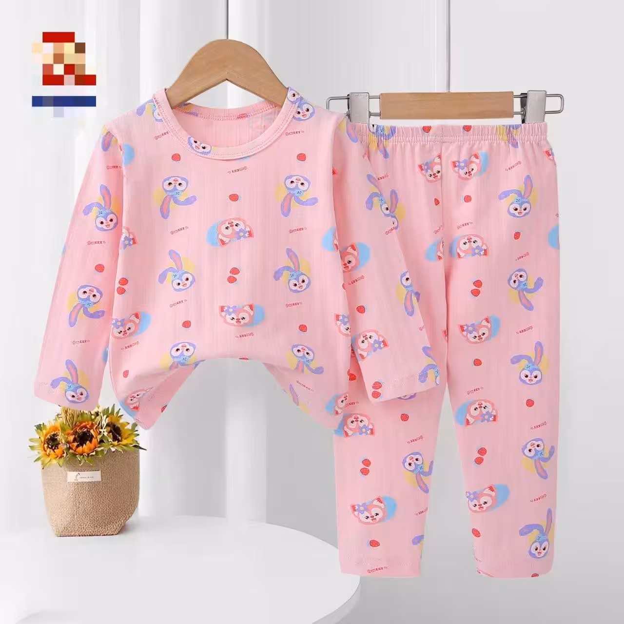 بلوز و شلوار دخترانه وارداتی کیفیت تضمینی مناسب حدود سنی 3 تا 6 سال جنس نخ پنبه کبریتی شیک و خوشگل